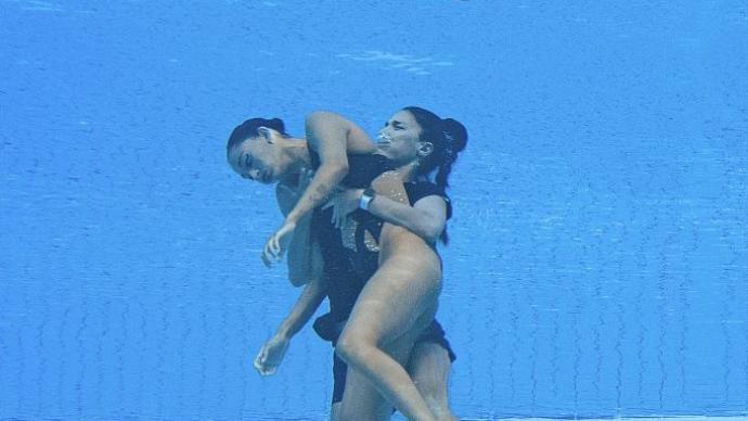 Shocking scene of the World Championships: The American flower swimmer fainted in the swimming pool, sank into the water and lost her breath