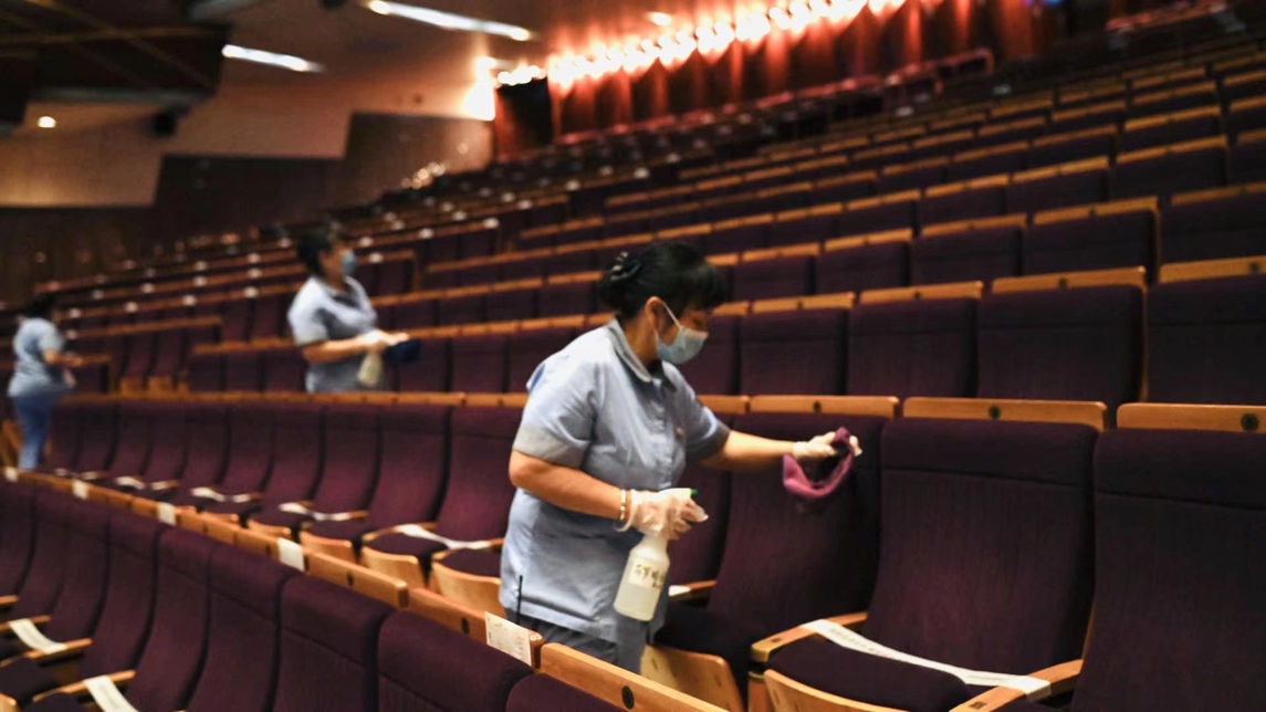 Shanghai Cultural Plaza regularly disinfects the theater environment