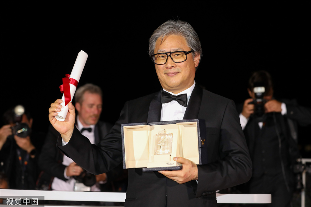 Park Chan-wook won the Best Director Award for his film "Resolve to Break Up". People's Vision