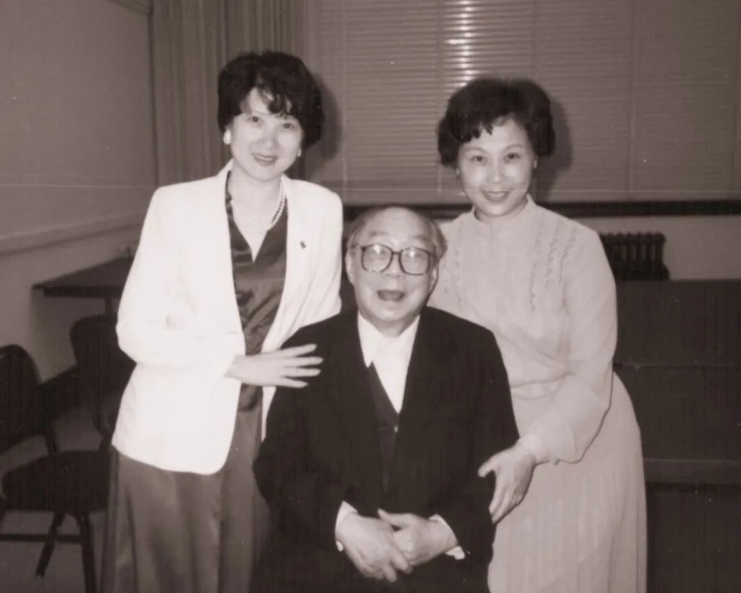 Hua Wenyi, Yue Meiti and their mentor Mr. Yu Zhenfei together July 1987