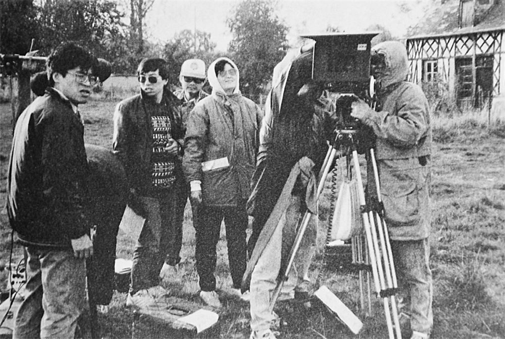 Huang Shuqin filming "Painting Soul" in a French farm