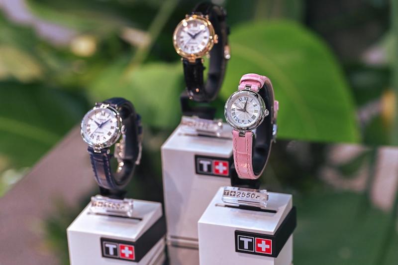 The Tissot Rose Sea and Cyber Forest booth appeared at the 2nd China International Consumer Goods Fair.