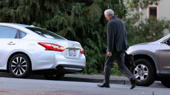 On the day the resignation officially took effect, the 11th president of Stanford University withdrew 3 papers