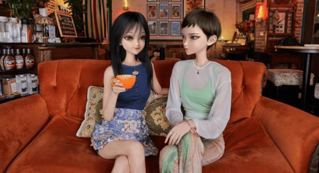 Virtual fashionistas Sam Shanshan and Liz Chestnut wear Bo Ji jewelry.