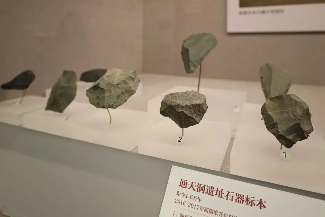 Stone tool specimens from the Tongtiandong site, 46,000 years ago, unearthed from the Tongtiandong site in Jimunai, Xinjiang Uygur Autonomous Region