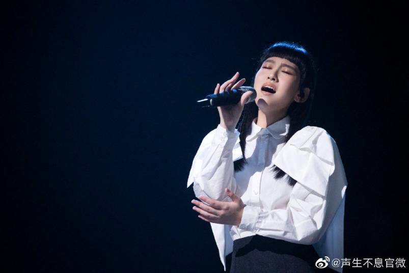 Yan Mingxi with outstanding singing skills