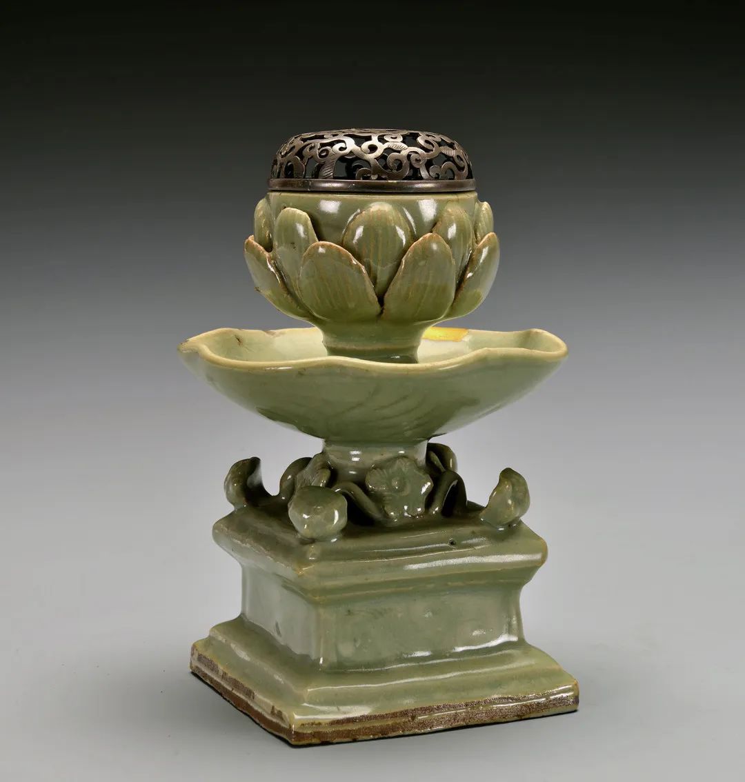 Ming Longquan celadon lotus-shaped lamp in the collection of Zhejiang Provincial Museum