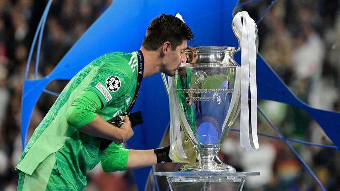 9 times incarnation of the wall of sighs, Courtois is the base of Benzema's golden ball