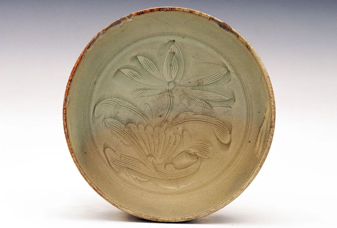 Southern Song Dynasty Longquan kiln celadon and lotus pattern sandwich bowl, collected by Zhejiang Provincial Museum