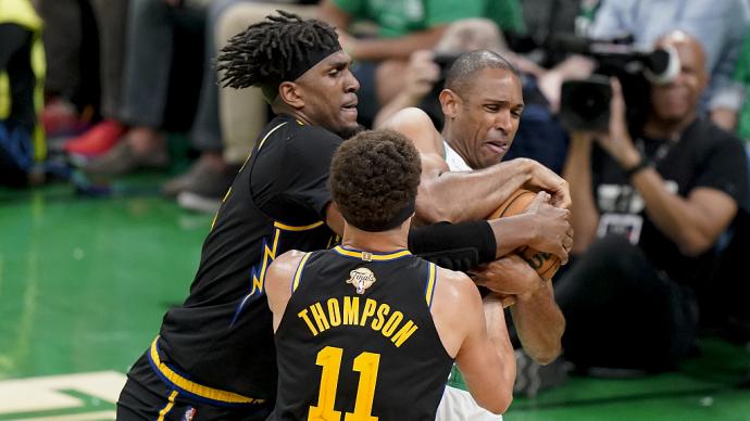 Celtics never lose streak! Leading the Warriors 2-1 in the finals, Curry scored 31 points