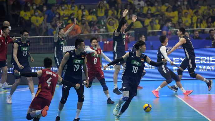 Sports Network | Chinese men's volleyball team beat Brazil, leading to heated discussions on the Internet, Zhou Guanyu F1 retired again