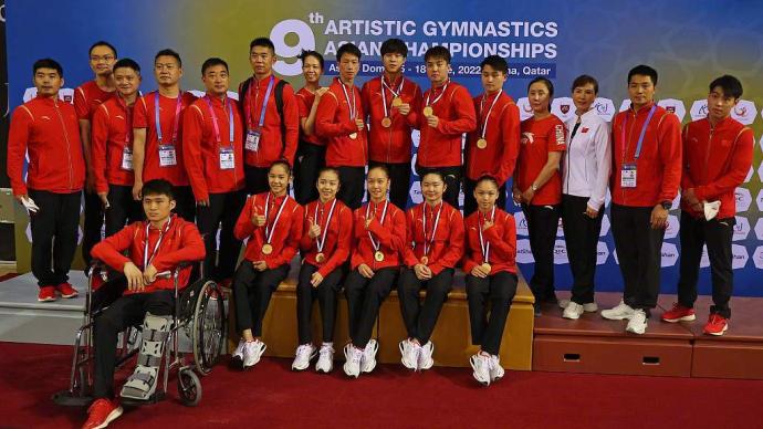 The Chinese gymnastics team has four gold medals a day, locking in the team qualifications for the World Championships in advance
