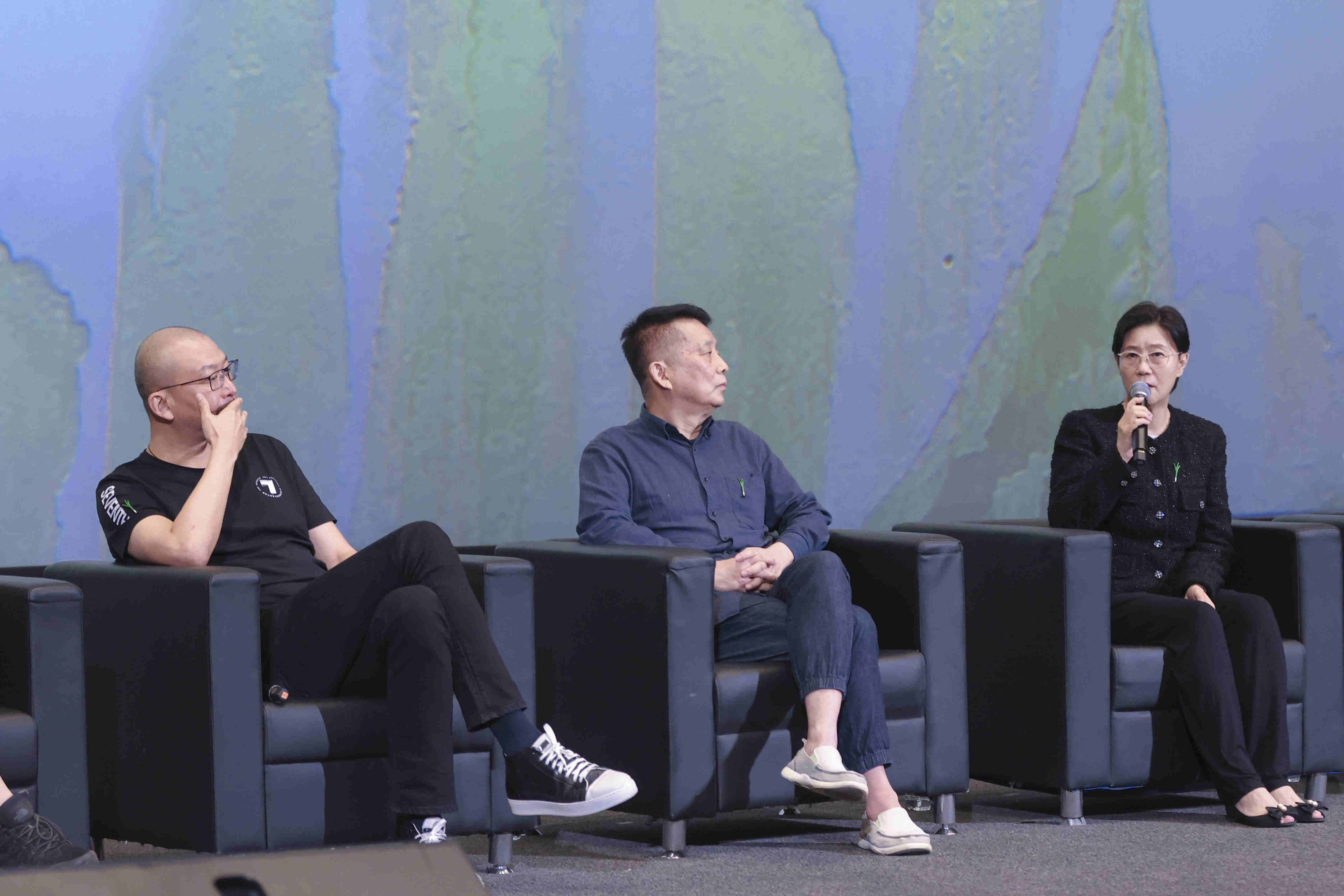 From left to right: Guan Hu, Huang Jianxin, Li Shaohong