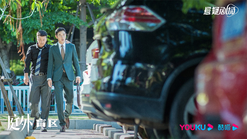 "Outside Court · Blind Spot" stills