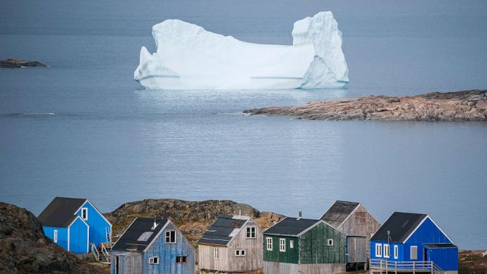 Greenland's glaciers melt at an accelerating rate, and American billionaires form a group to "mine"