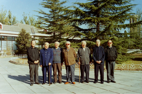 In 1995, the members of the ancient painting and calligraphy appraisal team reunited at the Dayuan Hotel in Beijing.