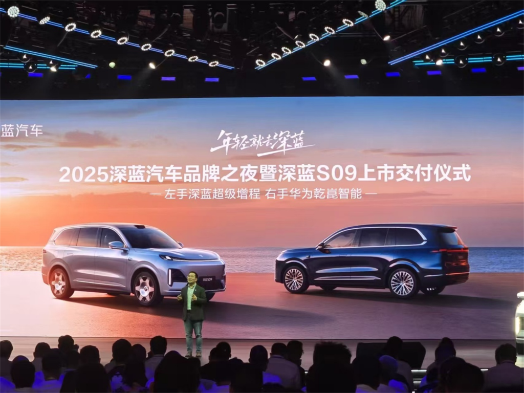 How does Deep Blue S09 seize the large six-seat SUV market?