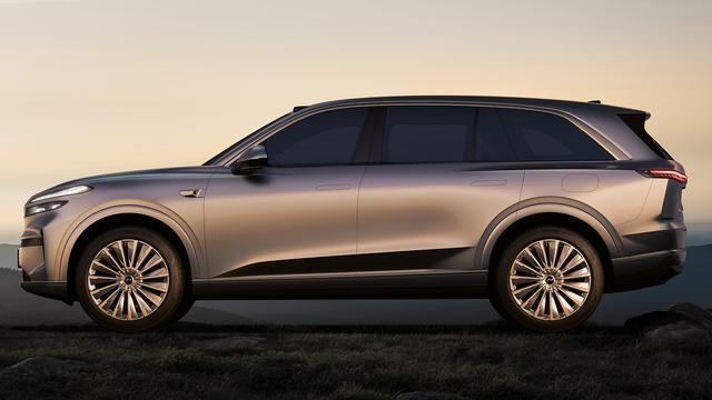 When spending 300,000 yuan to buy a large three-row SUV, is there an option that doesn't require compromise?
