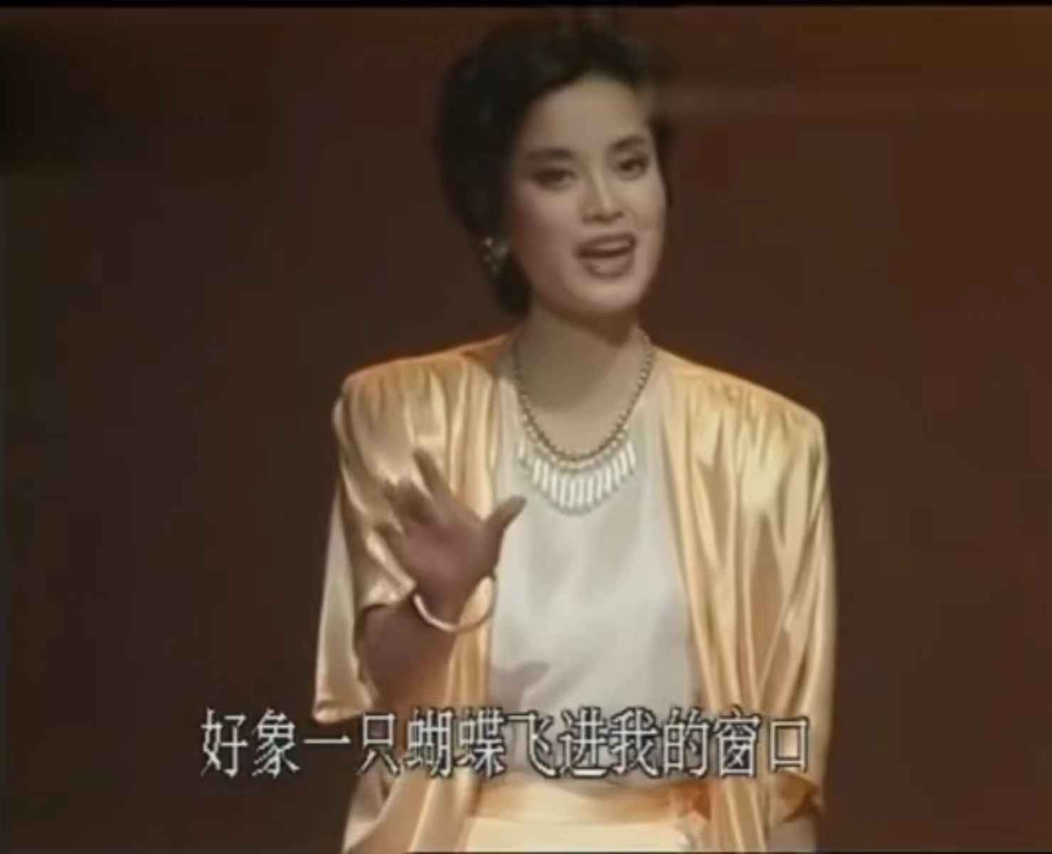 Mao Amin sings "Missing" at the Spring Festival Gala