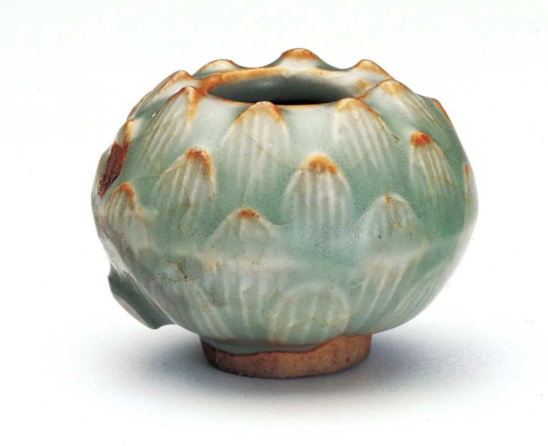 Southern Song Dynasty Longquan kiln celadon lotus pattern bird cup in the collection of Zhejiang Provincial Museum