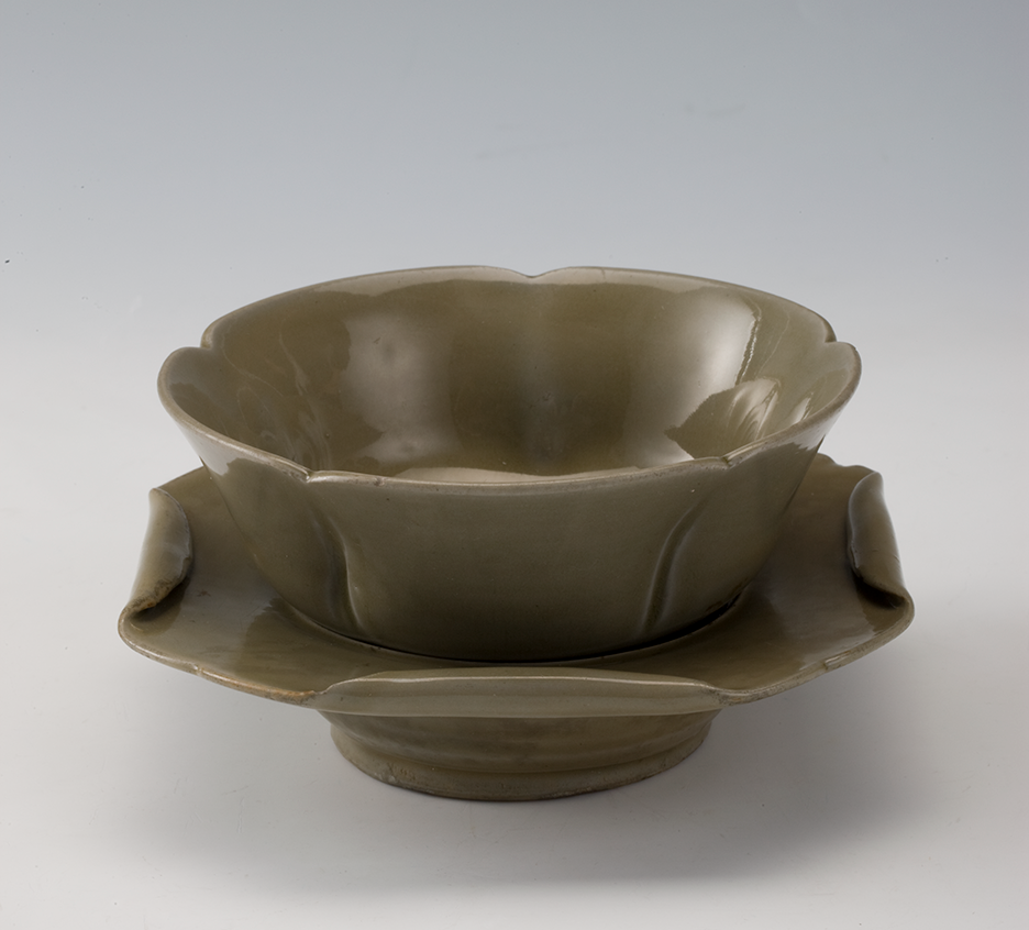 Tang Yue kiln celadon lotus leaf cup unearthed in 1975 from the tomb of the second year of Tang Dazhong at the Heyi Road site in Ningbo, Zhejiang, collected by Ningbo Museum