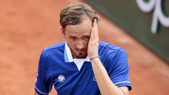 Medvedev advanced to the second round of the French Open: In the past three months, he has seen everything in between