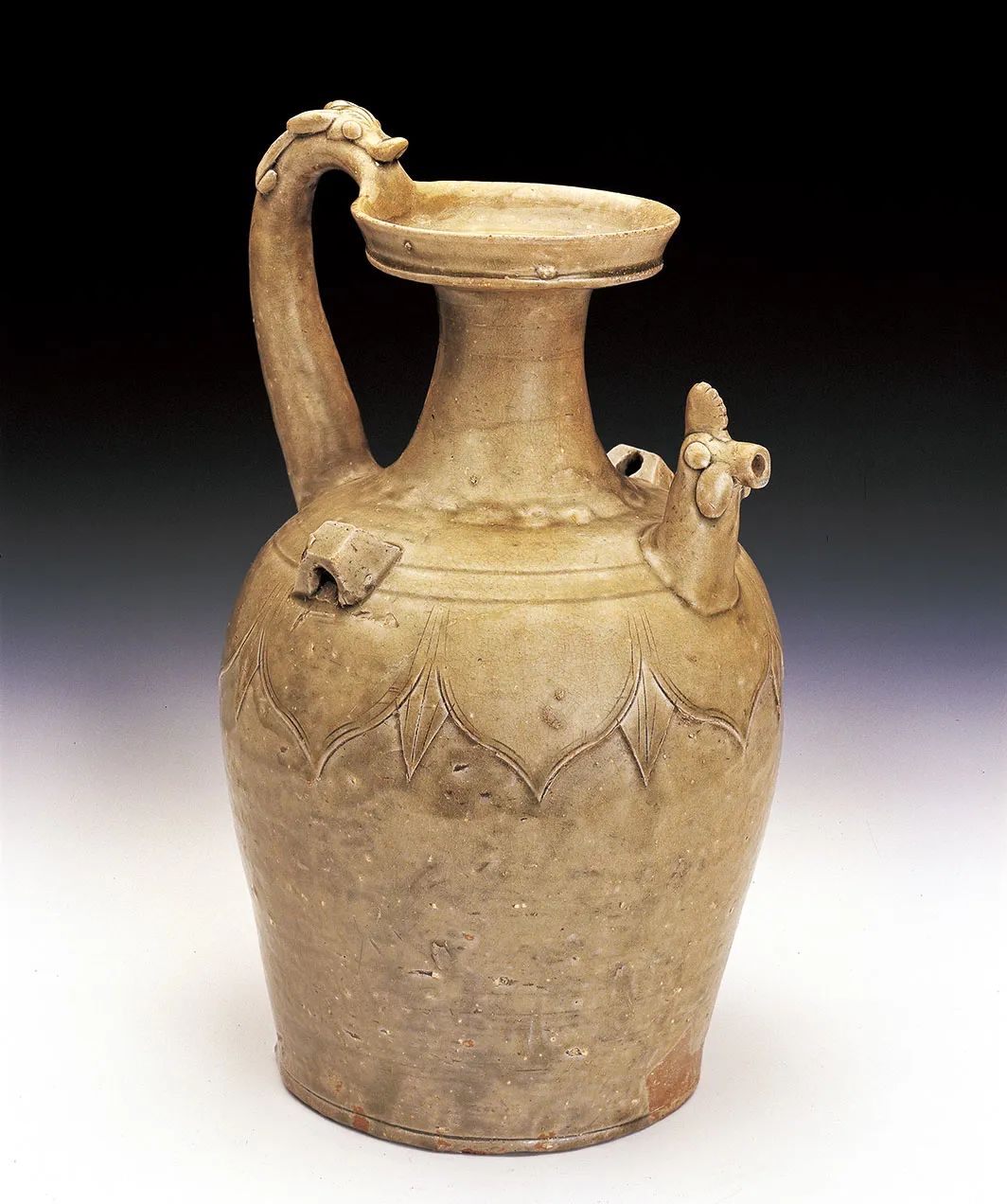 Southern Dynasties Yue Kiln Celadon Pot with Lotus Petal Pattern and Dragon Handle Chicken Head Collection of Zhejiang Provincial Museum