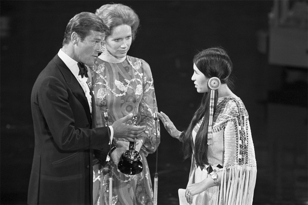 Presenters Roger Moore (first from left), Liv Uman (middle) and Feather