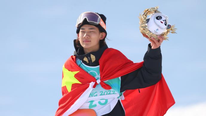 To support his hometown to fight the epidemic, Su Yiming donated 10,000 protective suits to Jilin