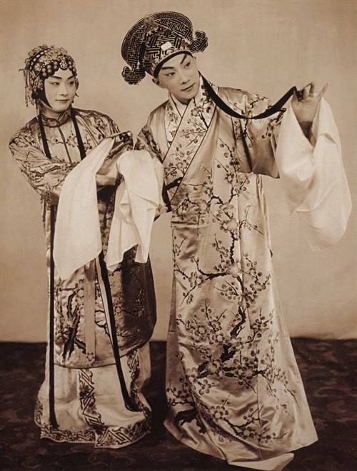 Cheng Yanqiu (left) and Yu Zhenfei