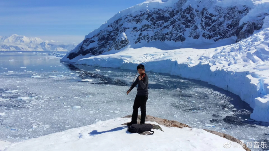 Photos of Zhu Dan performing in Antarctica