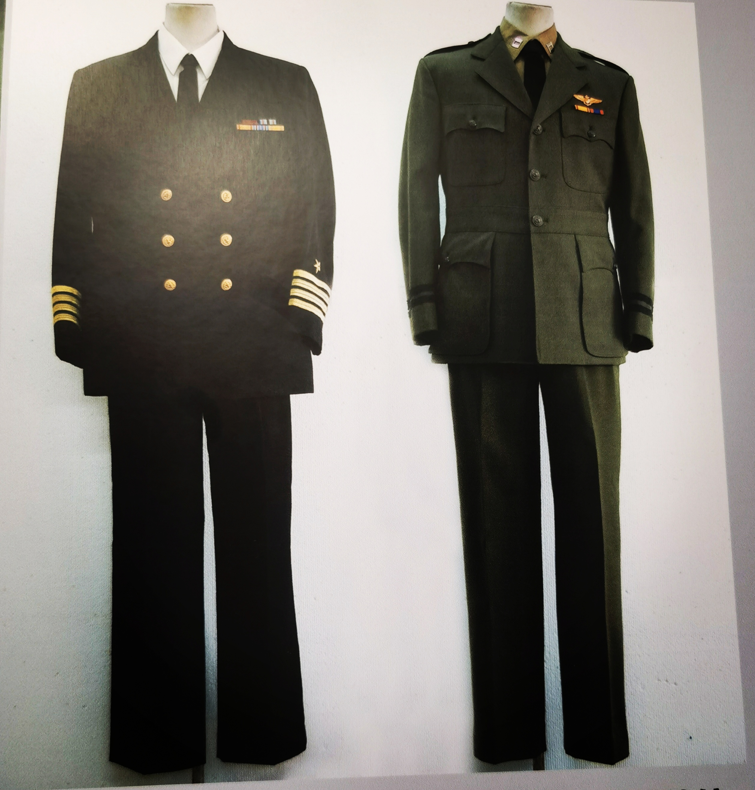 Before the performance in 1988, the U.S. embassy provided military uniforms, which were reprinted from the Beijing People's Art Information Board Photo by The Paper reporter Wang Zhen