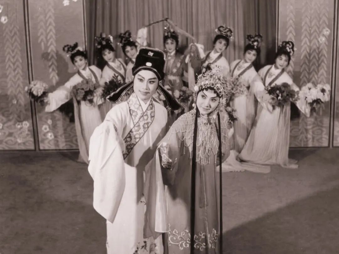 Hua Wenyi and Yue Meiti co-starred in "The Peony Pavilion"