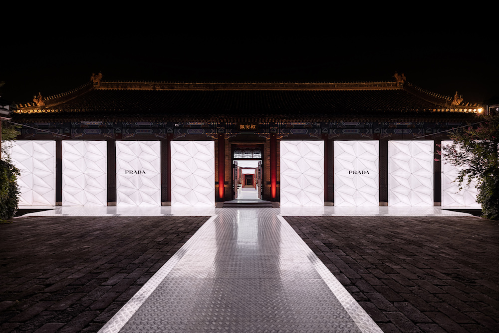 Prada recreates the 2022 fashion show at the Beijing County Palace