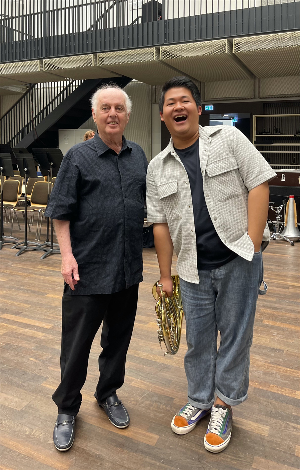 After the rehearsal, Zeng Yun and Barenboim took a group photo.