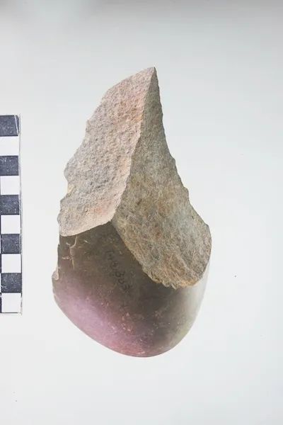 Stone tools unearthed from Jigongshan site in Jingzhou