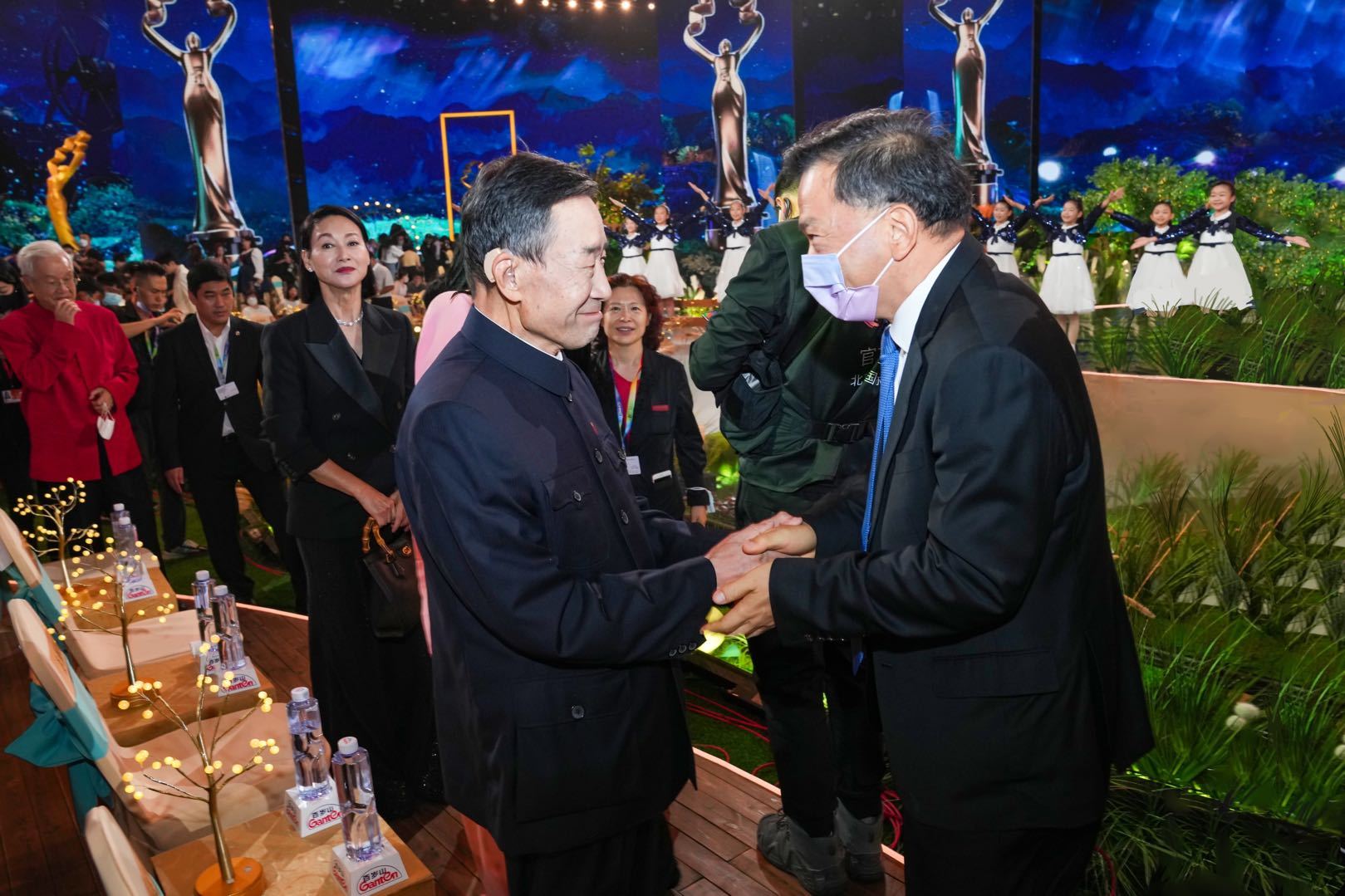 Shen Haixiong communicated with Li Xuejian, Chairman of the International Jury of "Tiantan Award"