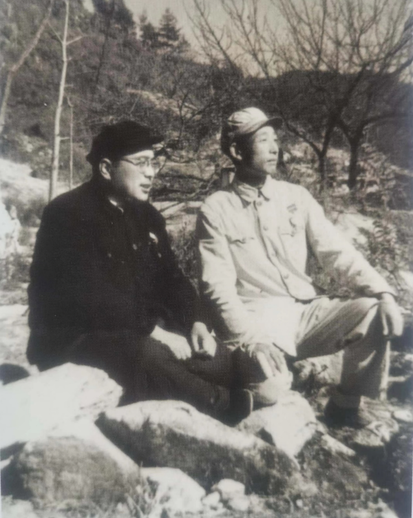 Group photo with Jin Yi (first from left) in Yangde, North Korea in 1952