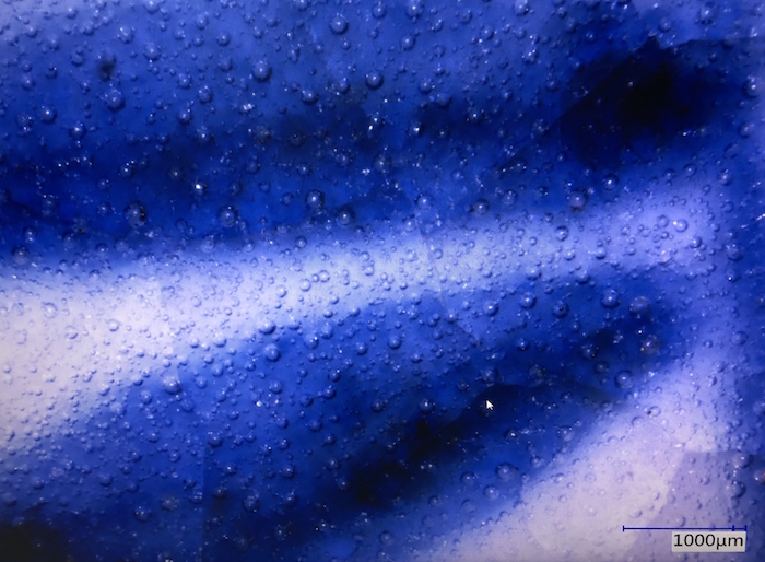 Air bubbles displayed under the microscope on imitation Xuande blue-and-white porcelain