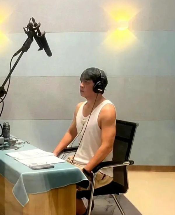 Pan Yueming in dubbing