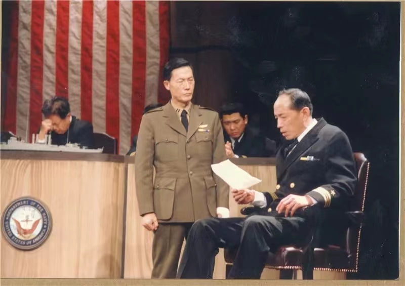 "Mutiny" premiered in theaters in 1988, with Zhu Xu (right) as Captain Quig and Ren Baoxian (left) as lawyer Greenwood