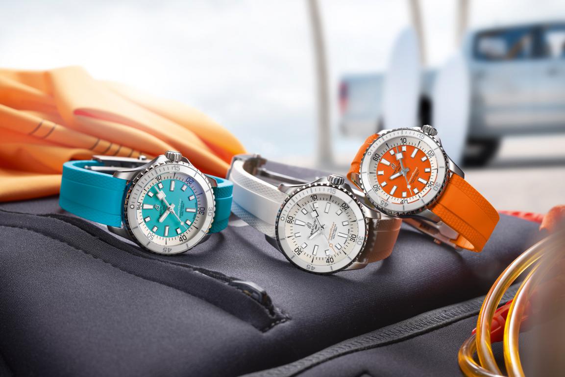 The new collection recalls the simple beauty of the original SuperOcean Slow Motion watch of the 60s and 70s (SuperOcean Slow Motion), while adding modern functions and colorful bright colors.