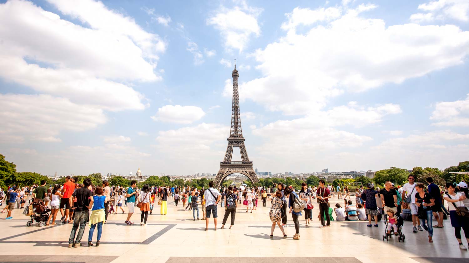 The Eiffel Tower typically receives around 6 million tourists from around the world each year. eu-journalist diagram