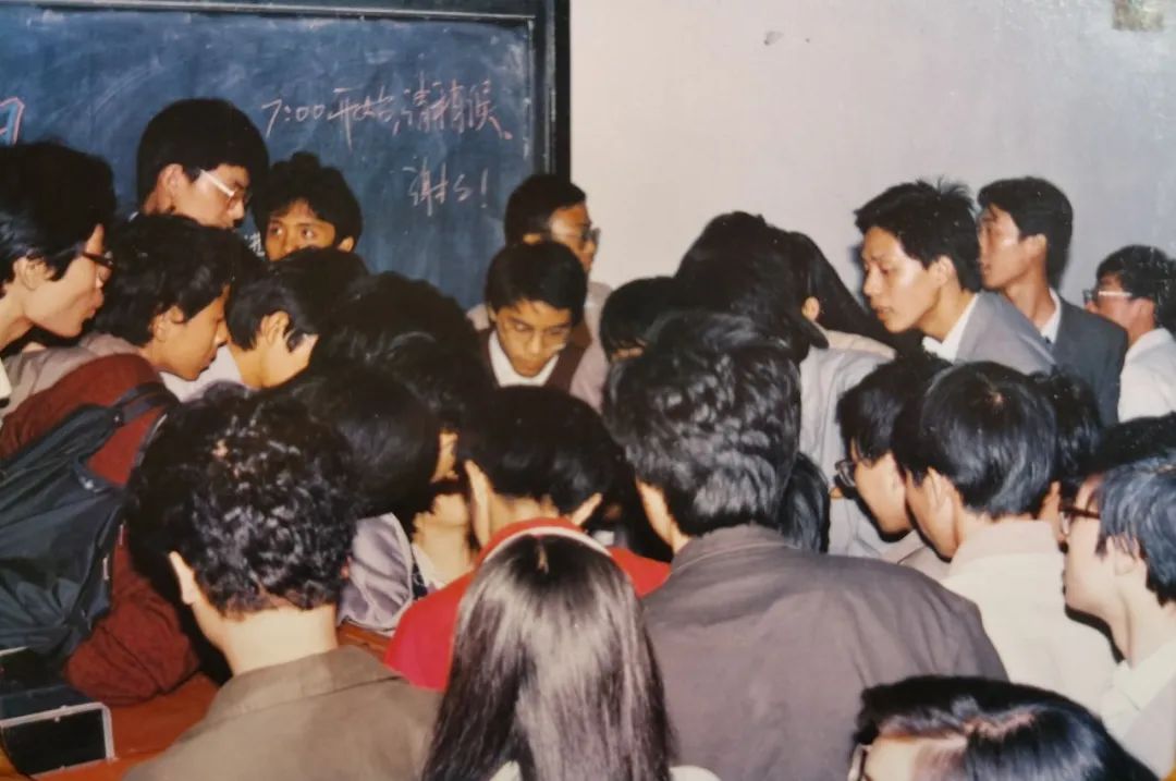 Director Huang Shuqin was warmly welcomed at Fudan campus