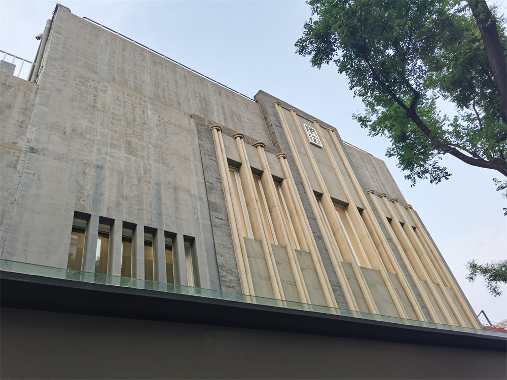 Art Deco-style columns decorate the central façade. Photography Wang Zhen